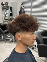 ガオプロデュースバイレボ(gao produced by revo)&nbsp;スペインカールバロックパーマテーパーフェード前下がりマッシュ