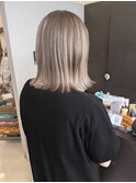自然な毛流れでまとまる軽やか外ハネミディアム