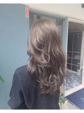 ホリデイズ(Holidays) ブリーチなし！アッシュカラー