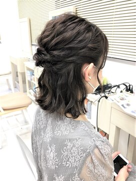 リサ 恵比寿(risa.) ねじりのハーフアップ