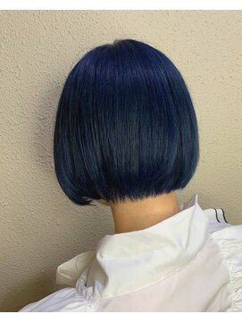 ブロンド 町田(BLONDE) ディープブルー×ミニボブ