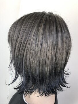 エンリー(ENlee) 【川瀬莉穂】グレー×ネイビー×外はねボブ