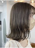 オリーブグレージュ