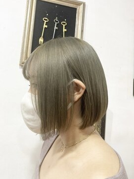 ランプ ヘアー(lamp hair) 前下がりボブ×ピスタチオベージュ/lamp 清水