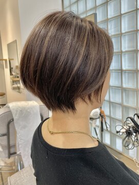 カルゥグラッシー(KALOU glassi) 大人くびれ耳かけショート[寺野克]