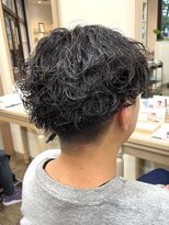 アルターリール(aL ter Rire)&nbsp;フェザーパーマ/サーフカール/刈り上げセンターパート/中村郁未