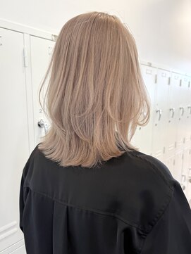 サンク 原宿 表参道(cinq) ヘーゼルグレージュミディアム顔まわりレイヤーボブ