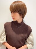 小顔マッシュショートレイヤーボブハンサムショートミルクティー