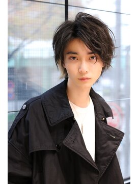 ネイビー(NAVY) かき上げヘアコンマヘア センターパートミディアム ハイライト