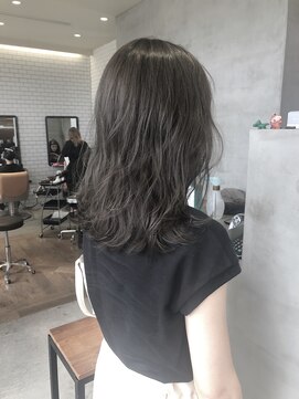 リリ(Riri) ハイ透明感グレージュ