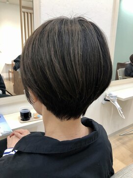 美容室 ミヤモト コンパクトショート。