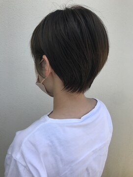 エミュー ラ ピエス(emu la piece) 女性らしさを残したショート＋ハイライトにイヤリングカラー