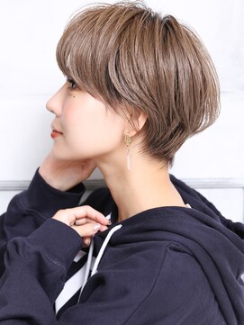 クラッチ ユニ(CLUTCH uni) 大人可愛い小顔美髪ツヤ髪くすみブラウンマッシュショートA1