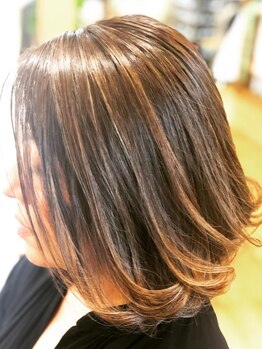 ヘアーアンドスパ ロココ(HAIR&SPA ROCOCO)の写真/白髪染めでも明るく、艶やかな仕上がりに。メテオの酸熱トリートメントを使用すると髪質改善もできます。
