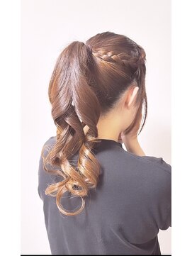 グラムール(glamour) サイド編み込みポニテ