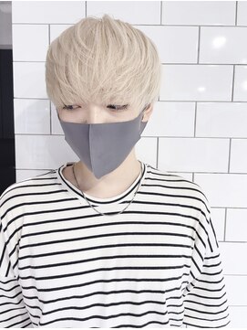 シー(shii..) 《shii../大黒》＃ホワイトブロンド＃ブリーチカラー