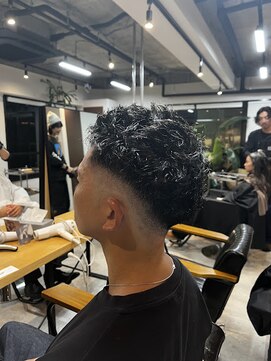 イッヒ 茅ヶ崎(IHHI) ツイストパーマ/スキンフェード