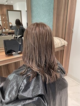 アッシュ 茗荷谷店(Ash) 白髪ぼかしハイライト