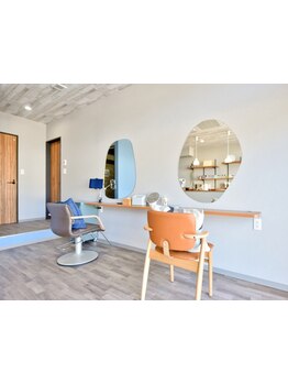 髪の美と健康を追求したマンツーマンサロン。自然由来のオーガニック薬剤を使用した髪に優しい施術を＊