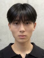 ノラキチジョウジ(NORA KICHIJOJI)&nbsp;黒髪韓国マッシュツーブロックワックスなし毛流れセンターパート