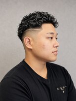 アストロ(ASTRO)&nbsp;ラインフェード×波巻きパーマ｜垢抜けヘア