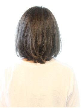 レウナ 外苑前(Reuna) 【３０代・４０代・５０代】ギリギリ結べるミデイアムボブ