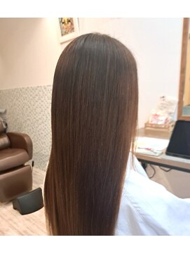 ラファミリア(la famiglia) ナチュラル縮毛矯正