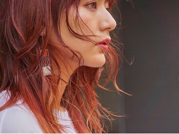 ナンバー ブラオ 名古屋栄(N° blao)の写真/*ツヤ感がたまらない*ほわっと光に透けるシアーカラー♪周りとちょっと違う《number》だけの派手カラー♪