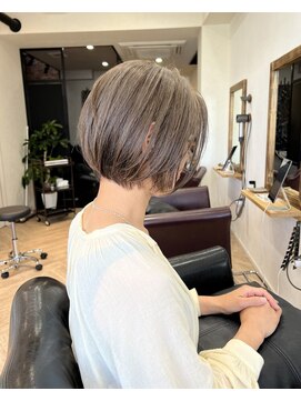 ハーツ(Heart's) 白髪ぼかし/イメチェンヘアスタイル/前髪カタログ/ショートボブ