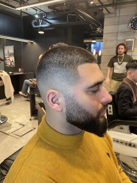 フランクスバーバー アンド ビアークラブ(FRANK'S BARBER and BEER CLUB) スパイキーショート/フェザーパーマ/サーフカール/有楽町