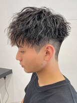 エルマーク 樟葉(L-MARK)&nbsp;スパイラルパーマ/ツイストパーマ/メンズ/センターパート/波巻き