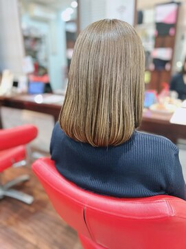 カラーズアンドロッソ(Colors&Rosso) 前上がりミディアム