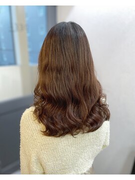 fuu + KENJE 【フウバイケンジ】 【12月6日NEW OPEN(予定)】 【misa】コテ巻き風パーマ/セミロング