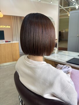 キュオンシア(CUEON. ciea) ストレート×切りっぱなしボブ