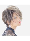 シャープなショートボブ