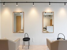 ソル(SOL)の雰囲気（お席とお席の間もゆったりと設けております。）