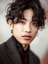 ◆アップバングメツイストスパイラルパーマ◆ビジネス寄りのスタイルで、より大人男性の印象に