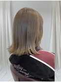 オリーブベージュ