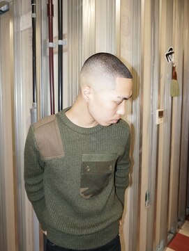 メリケンバーバーショップ トーキョー(MERICAN BARBERSHOP TYO) BURGブルーブラックイージーパーマスキンフェードバズ