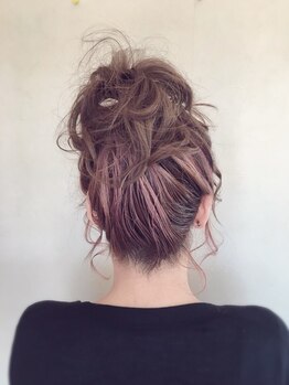 メガミ 山陽店(MEGAMI)の写真/「白髪」を「魅力」に変えるデザインを。透明感と艶を叶える上質なグレイカラーで、何年後も美しい髪へ*