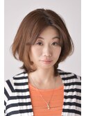 伸ばしかけのヘアーを可愛く乗り越えるミディアムスタイル