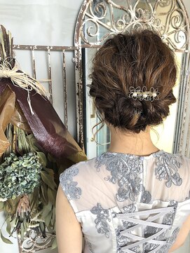 レイリー(Reilly) 【Minami】ふんわりシニヨン