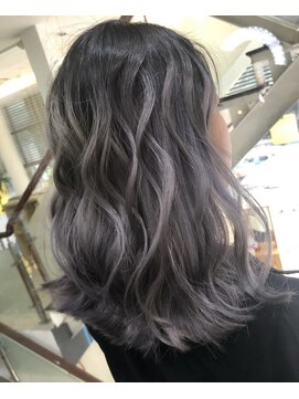 テテ(TETE) グラデーショングレー　長堀橋×心斎橋