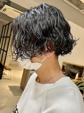 フィフス 名駅(fifth) 波巻きセンターパートツイストスパイラルツーブロックメンズヘア