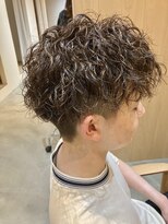 ソウスシア(SOURCE cia)&nbsp;メンズ無造作スパイラルパーマ【佐藤和弥】