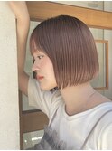 こなれ前下りボブシースルーバングミルクティーカラー