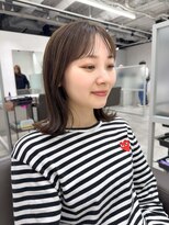 キートス(Kiitos)&nbsp;切りっぱなしミディアムレイヤー秋カラー耳掛けシースルー