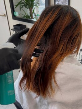 カラーやパーマの薬剤にもこだわり、艶のある仕上がりに！髪に負担をかけない施術で美髪が叶う♪
