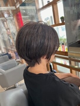 スタジオ アルファプラス 日暮里店(studio α+) ステップボーンカットカットボブショートハイライト白髪ぼかし