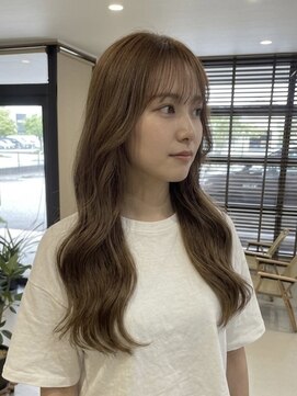 チオ(Chio) シアーな質感で魅せるサンドベージュ×ゆるウェーブ